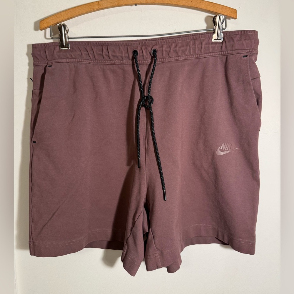 Nike Men's Mauve Athletic Shorts